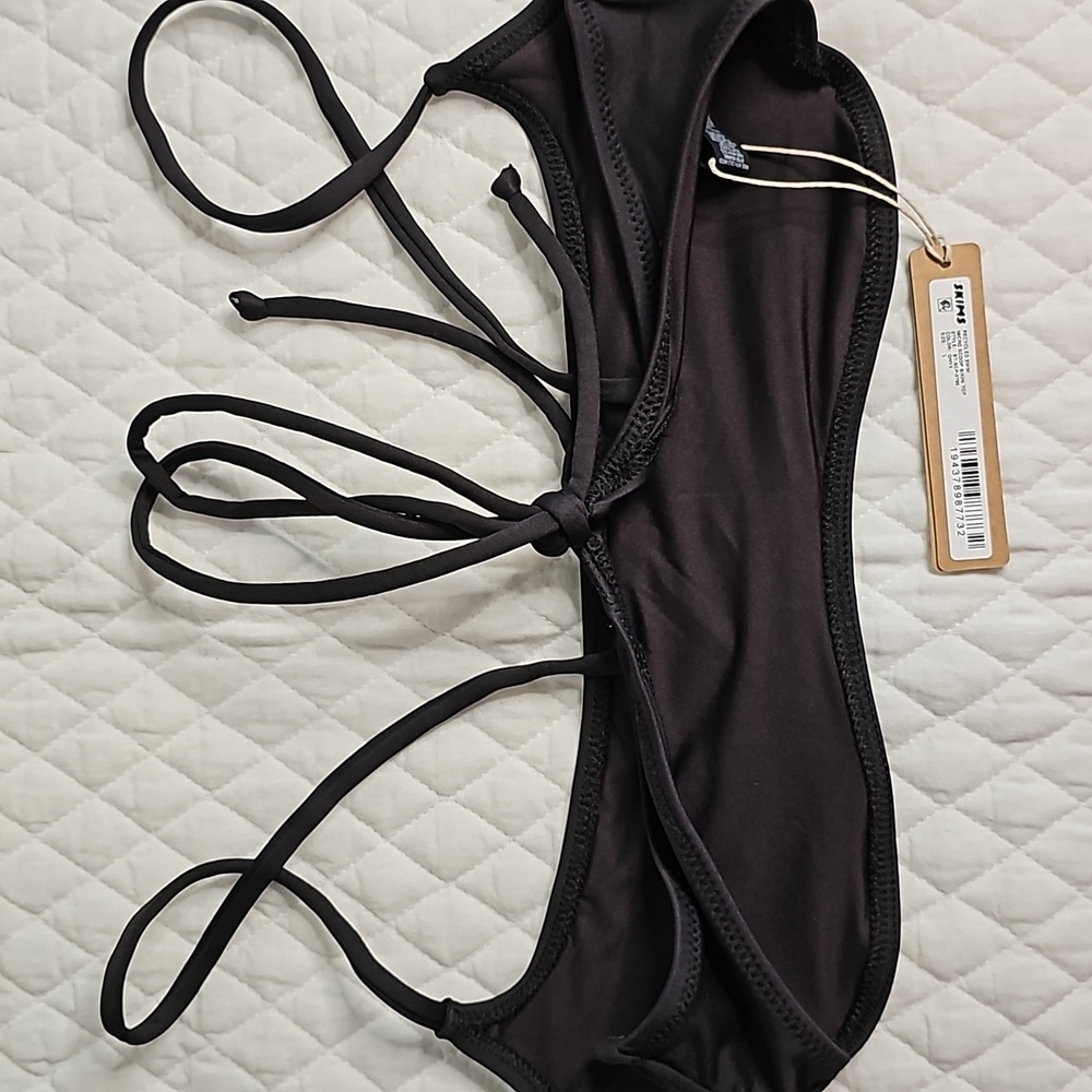 1253. NWT SKIMS Micro Scoop Bikini Top